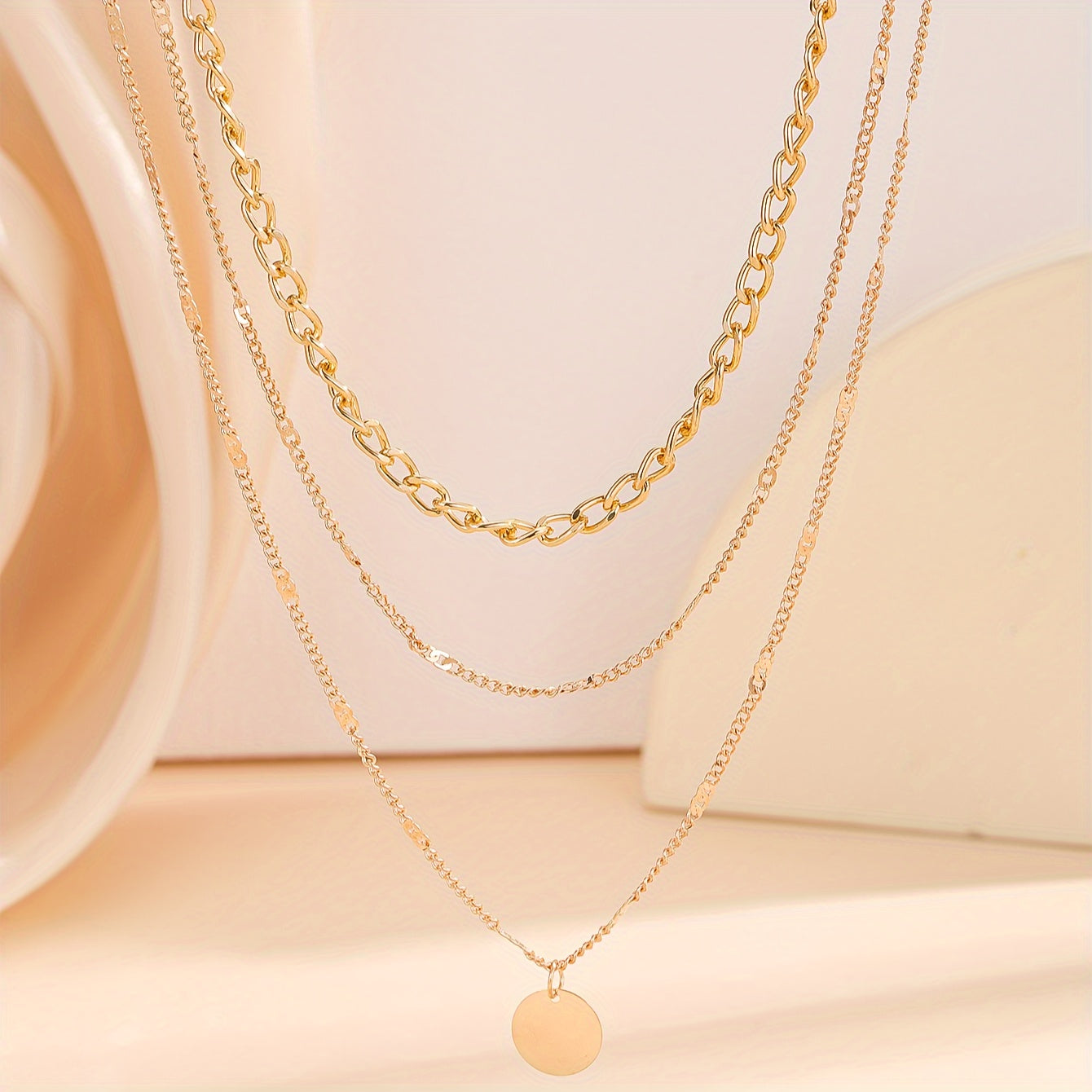 Elegant Boho-Chic Triple Layer Chain Necklace with Round Pendant - Perfect for Casual Attire & Special Occasions, Valentine's Gift, European And American Style, Women's Fashion