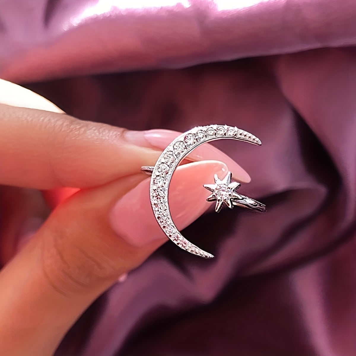 A Minimalist Women'S Ring Made of Zinc Alloy in a Crescent Shape, Gift for Eid, Ramadan