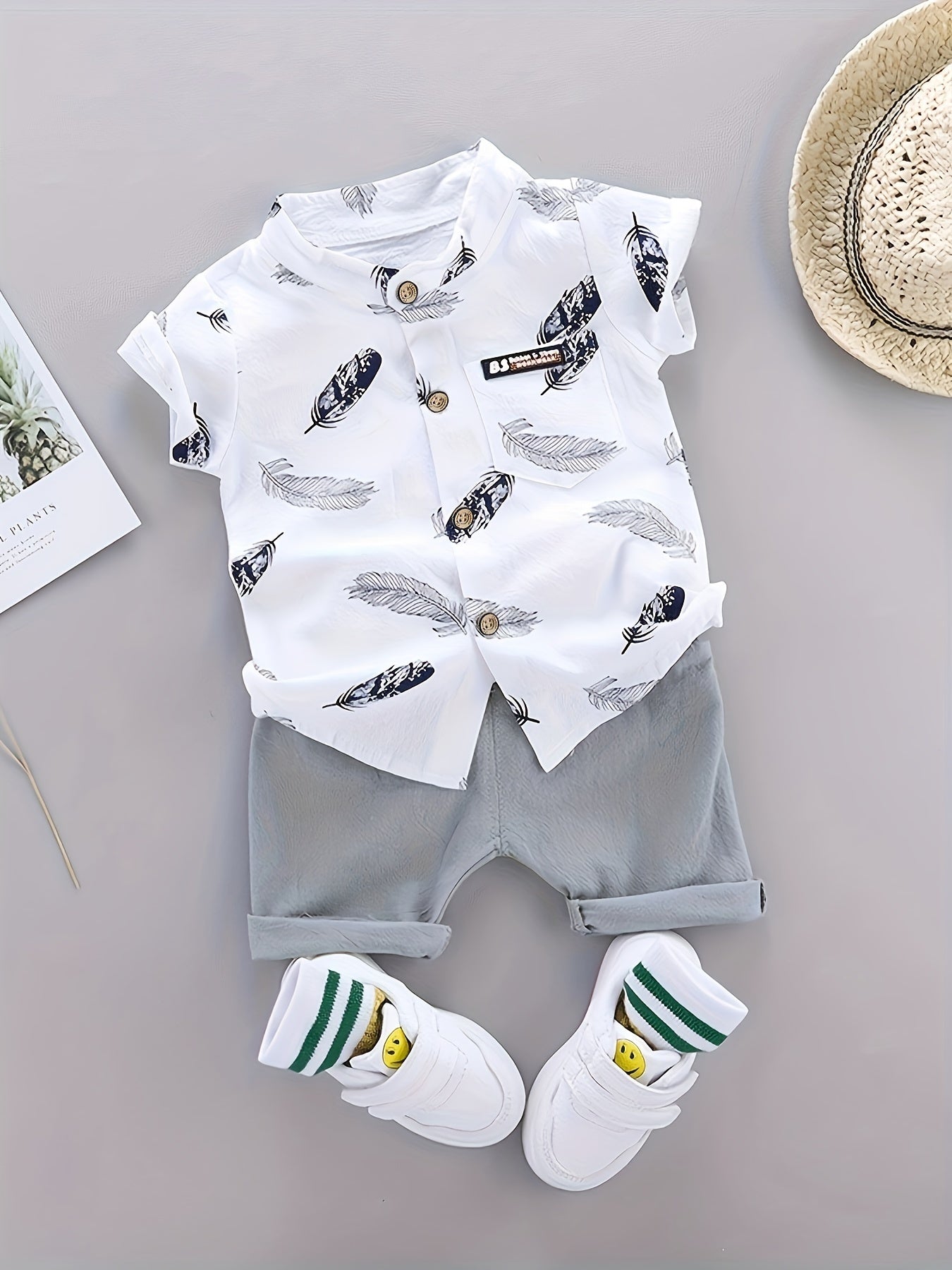 Youngsters' Summer Feather Print Short Sleeve Shirt & Shorts Set - Light Pink with Blue Feathers, Beige Shorts, White Sneakers with Green Stripes, Casual Playwear for Youngsters, Youngsters'S Summer Outfit, Perfect for Outdoor