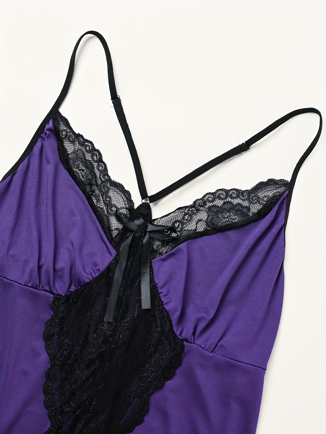 Plus Size Sexy Nightdress, Women's Plus Comfort Soft Contrast Lace Criss Cross Back V Neck Cami Sleep Dress With Free Underwear