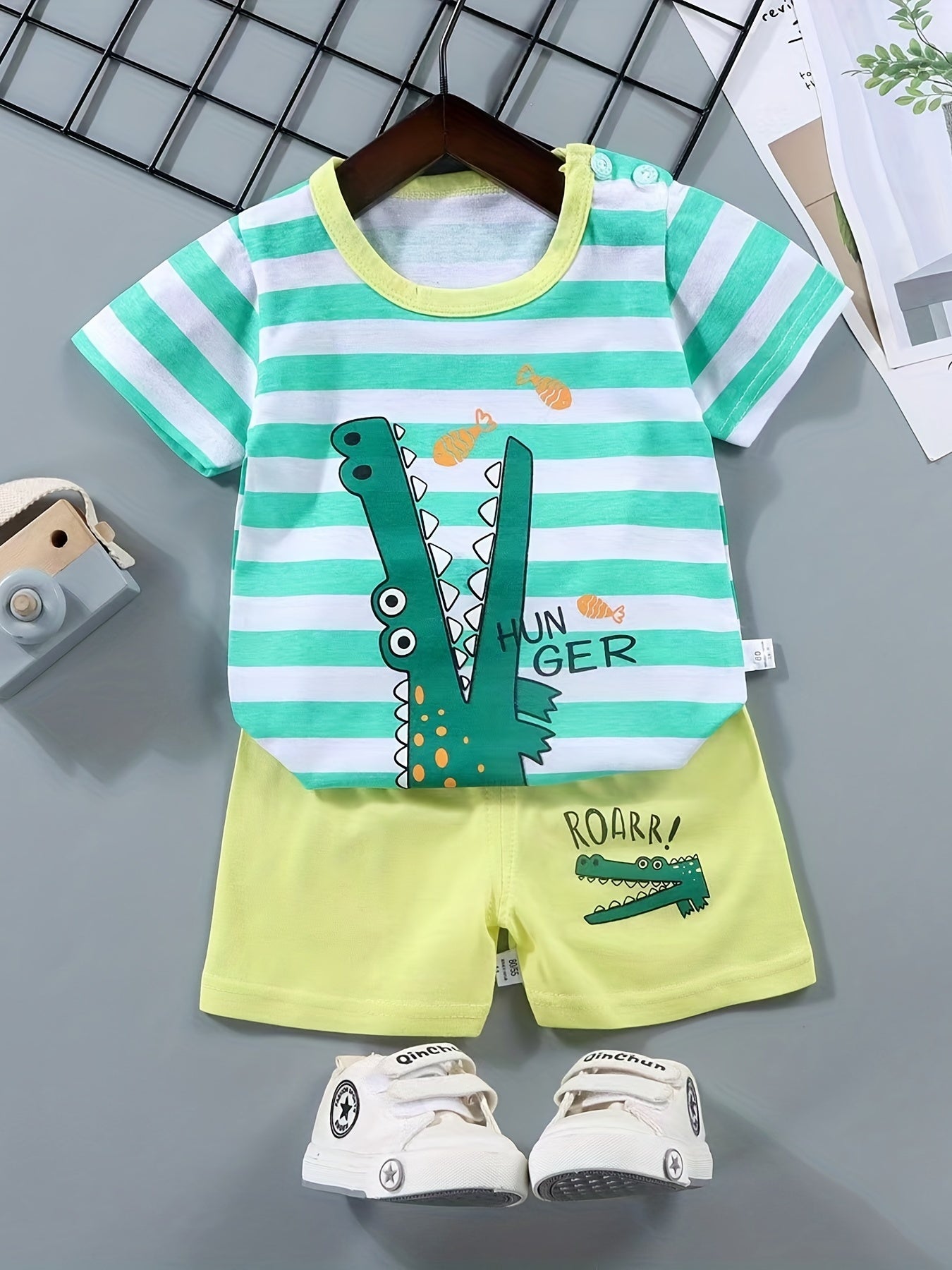 Old Boys' Short Sleeve Set, Pure T-Shirt, Lightweight and Cool Summer Children'S Clothing, Soft and Comfortable, 100% Pure, Striped Dinosaur Pattern, Casual Style, Regular Fit, Perfect for Outdoor
