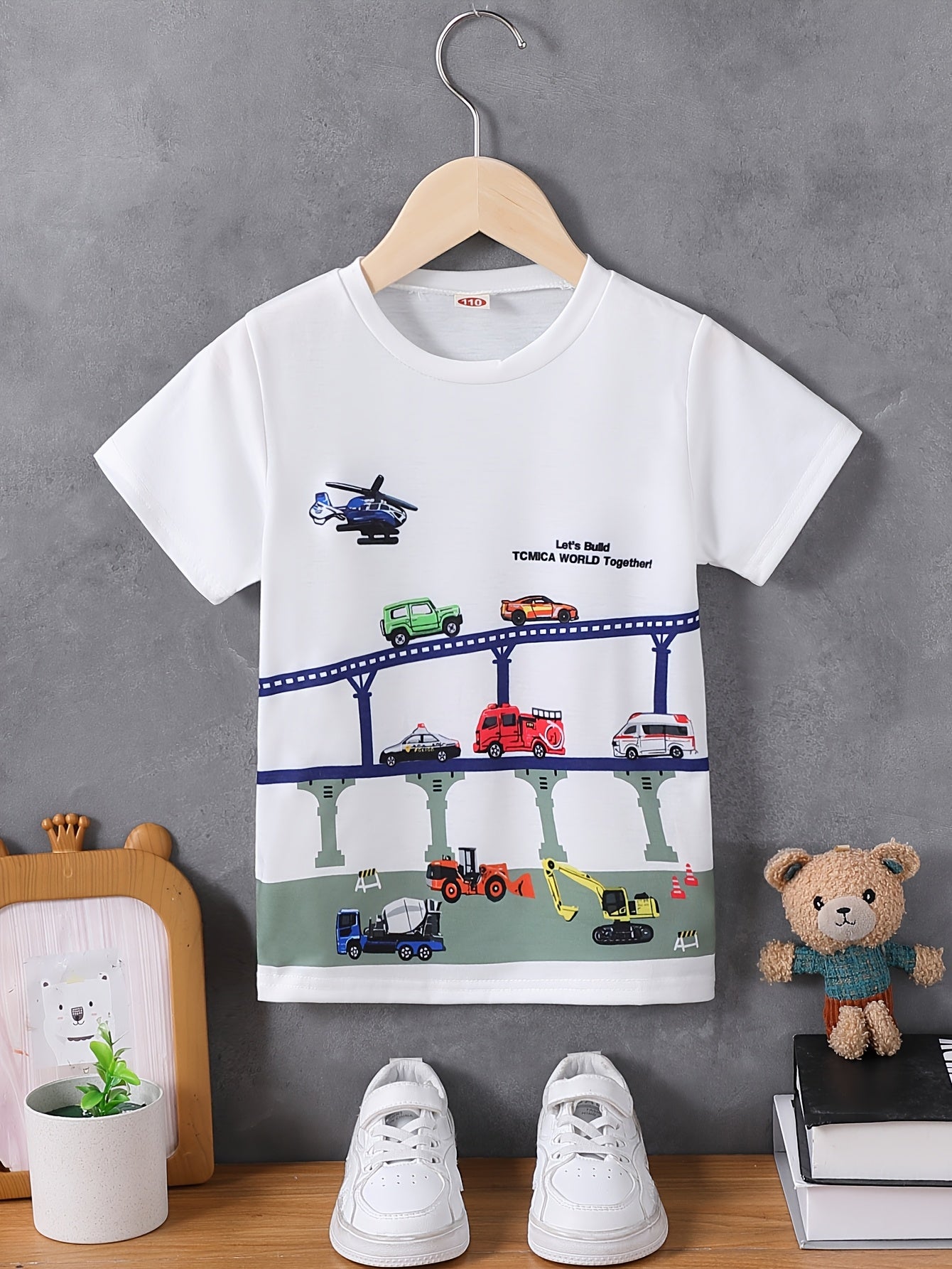Boys' Summer T-Shirt with Cartoon Car Print - Soft Polyester & Spandex Blend, Casual Round Neck Tee for Youngsters, Leisure Style, Conventional Version, Xia