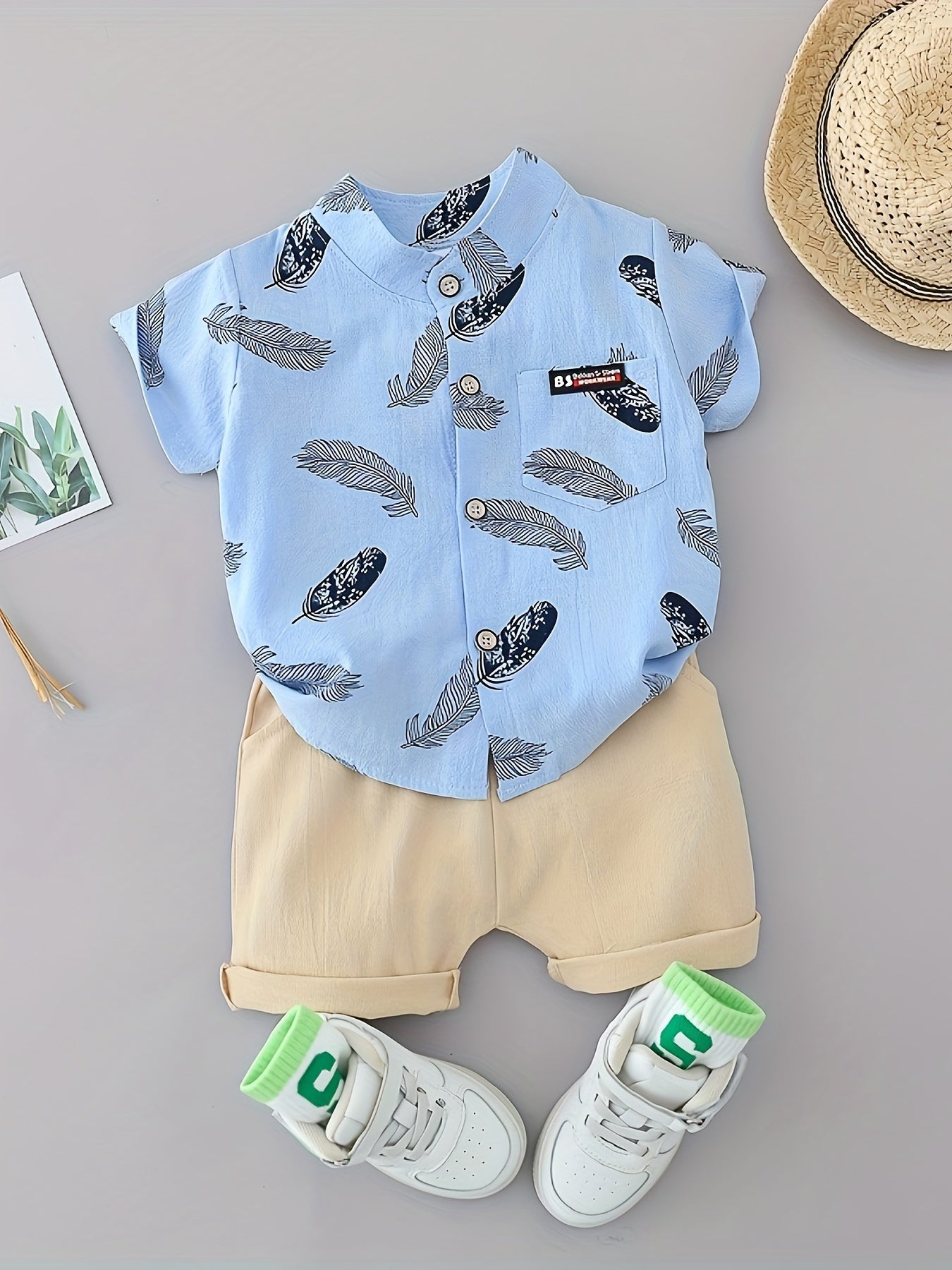 Youngsters' Summer Feather Print Short Sleeve Shirt & Shorts Set - Light Pink with Blue Feathers, Beige Shorts, White Sneakers with Green Stripes, Casual Playwear for Youngsters, Youngsters'S Summer Outfit, Perfect for Outdoor