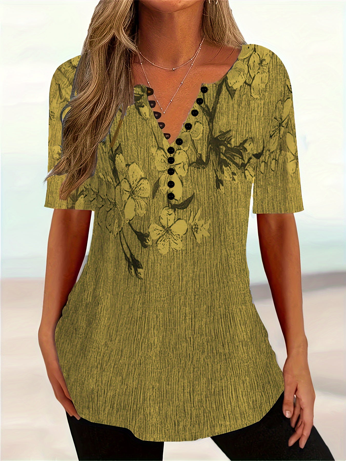 Plus Size Casual T-shirt, Women's Plus Floral Print Short Sleeve Round Neck Slight Stretch Henley T-shirt