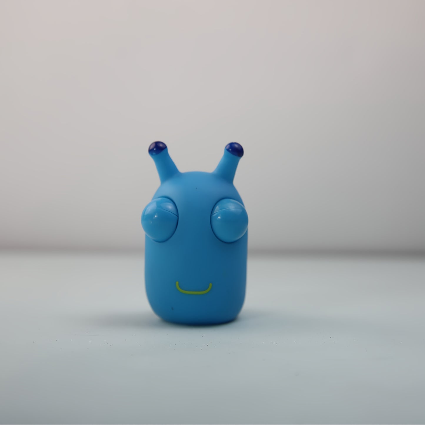 You Can Choose from 12 Different Colors of 1pc/2pcs/3pcs, And The Fun Bugs Will Pop Their Eyes Out When Squeezed. They Make Great Gifts for Party Favor Bags.