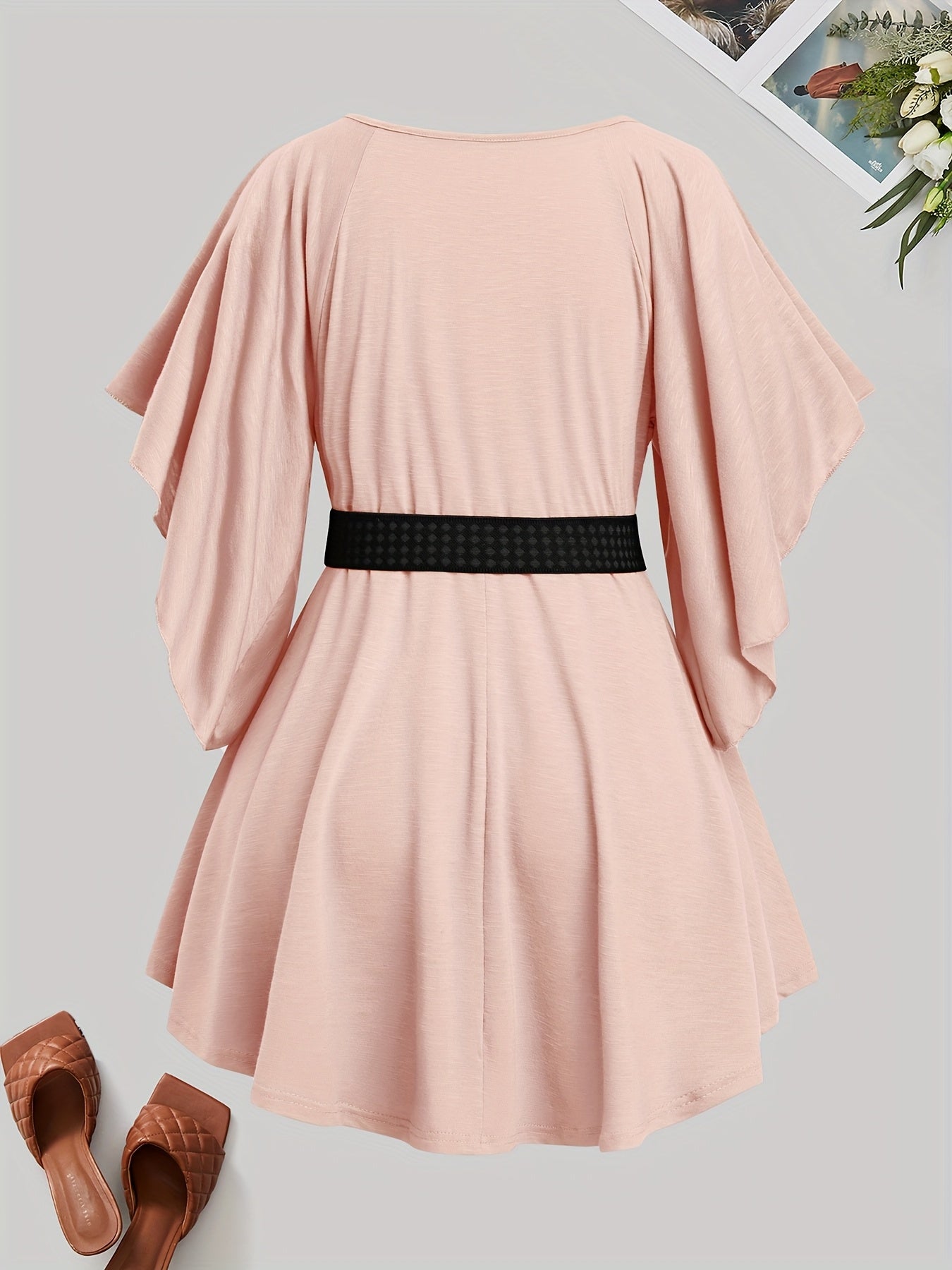 Women's Plus Size Elegant Metal Heart Belted T-Shirt - 100% Polyester Casual Chic Short Sleeve Top with Ruching Detail, Round Neck & All-Season Comfort