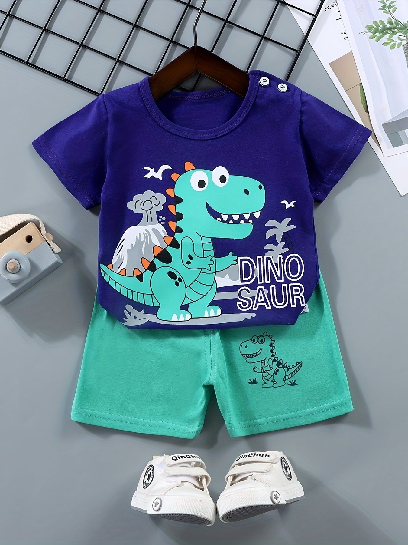 Old Boys' Short Sleeve Set, Pure T-Shirt, Lightweight and Cool Summer Children'S Clothing, Soft and Comfortable, 100% Pure, Striped Dinosaur Pattern, Casual Style, Regular Fit, Perfect for Outdoor