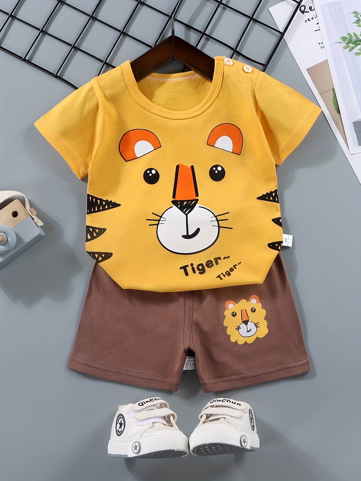 Old Boys' Short Sleeve Set, Pure T-Shirt, Lightweight and Cool Summer Children'S Clothing, Soft and Comfortable, 100% Pure, Striped Dinosaur Pattern, Casual Style, Regular Fit, Perfect for Outdoor