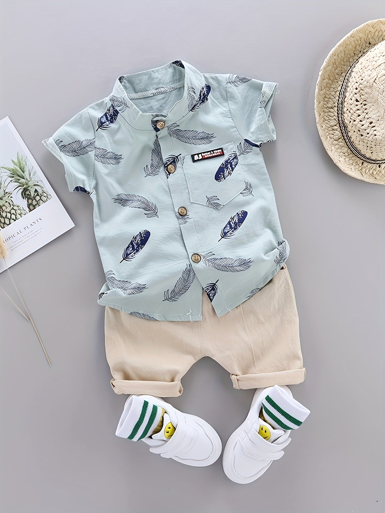 Youngsters' Summer Feather Print Short Sleeve Shirt & Shorts Set - Light Pink with Blue Feathers, Beige Shorts, White Sneakers with Green Stripes, Casual Playwear for Youngsters, Youngsters'S Summer Outfit, Perfect for Outdoor